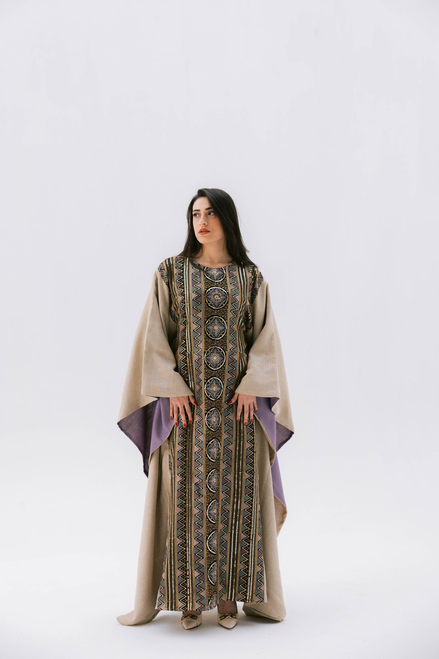 دليلي احتار Abaya