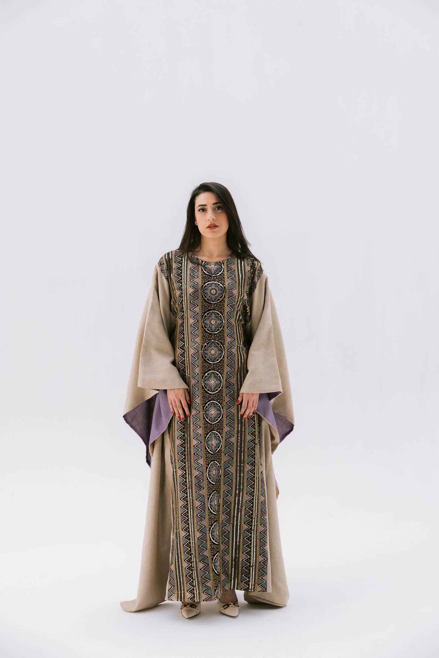 دليلي احتار Abaya