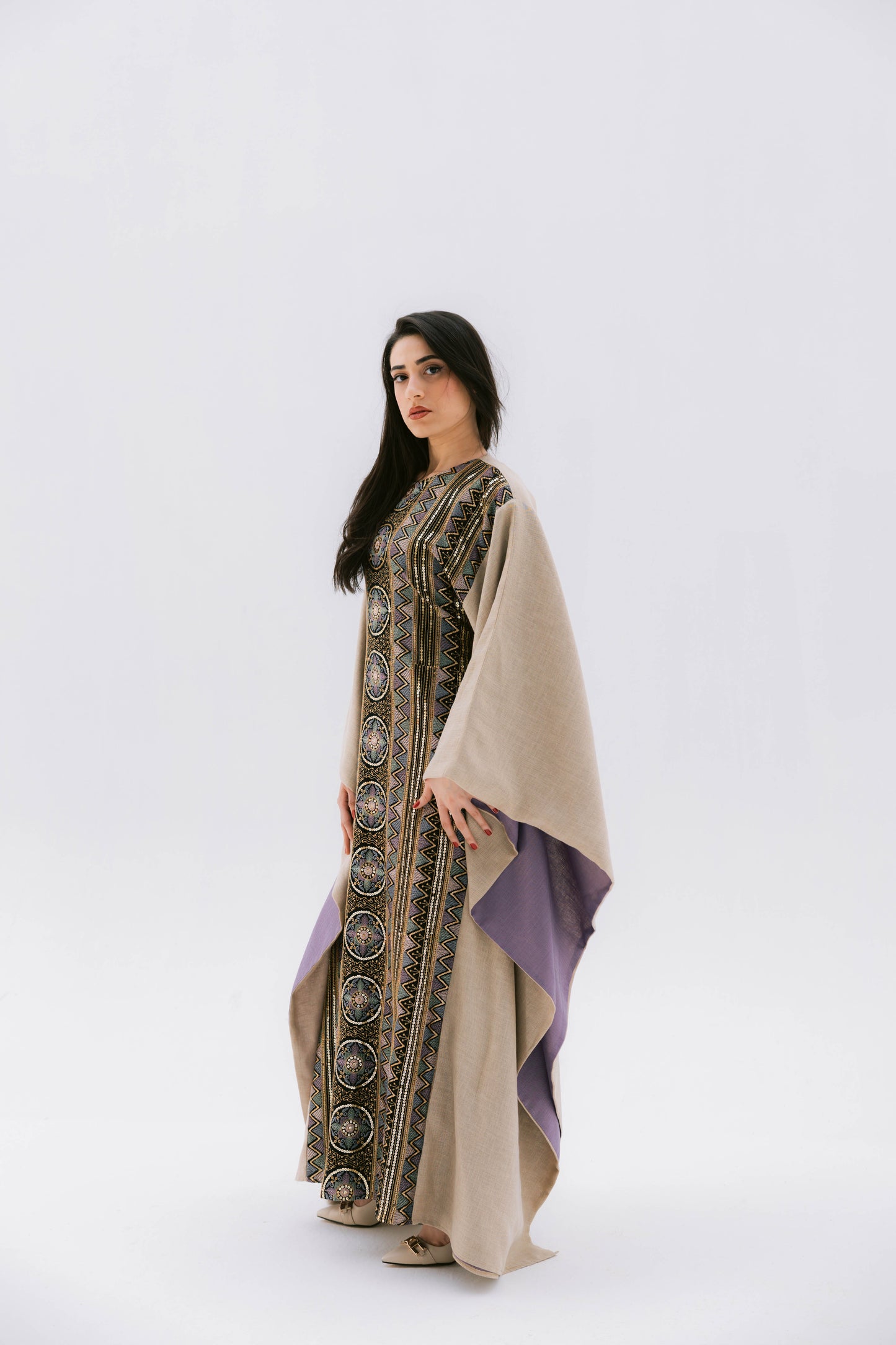 دليلي احتار Abaya