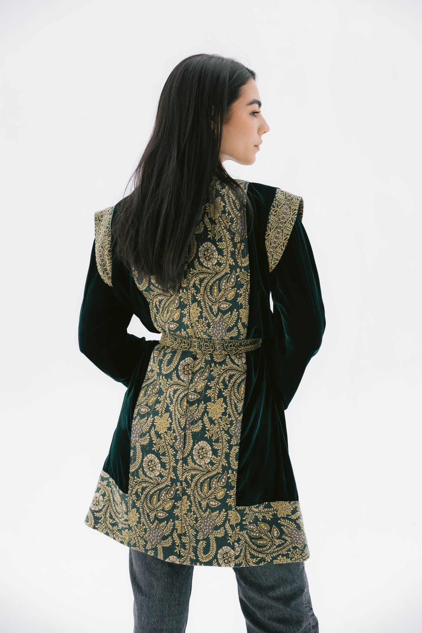 الاطلال jacket