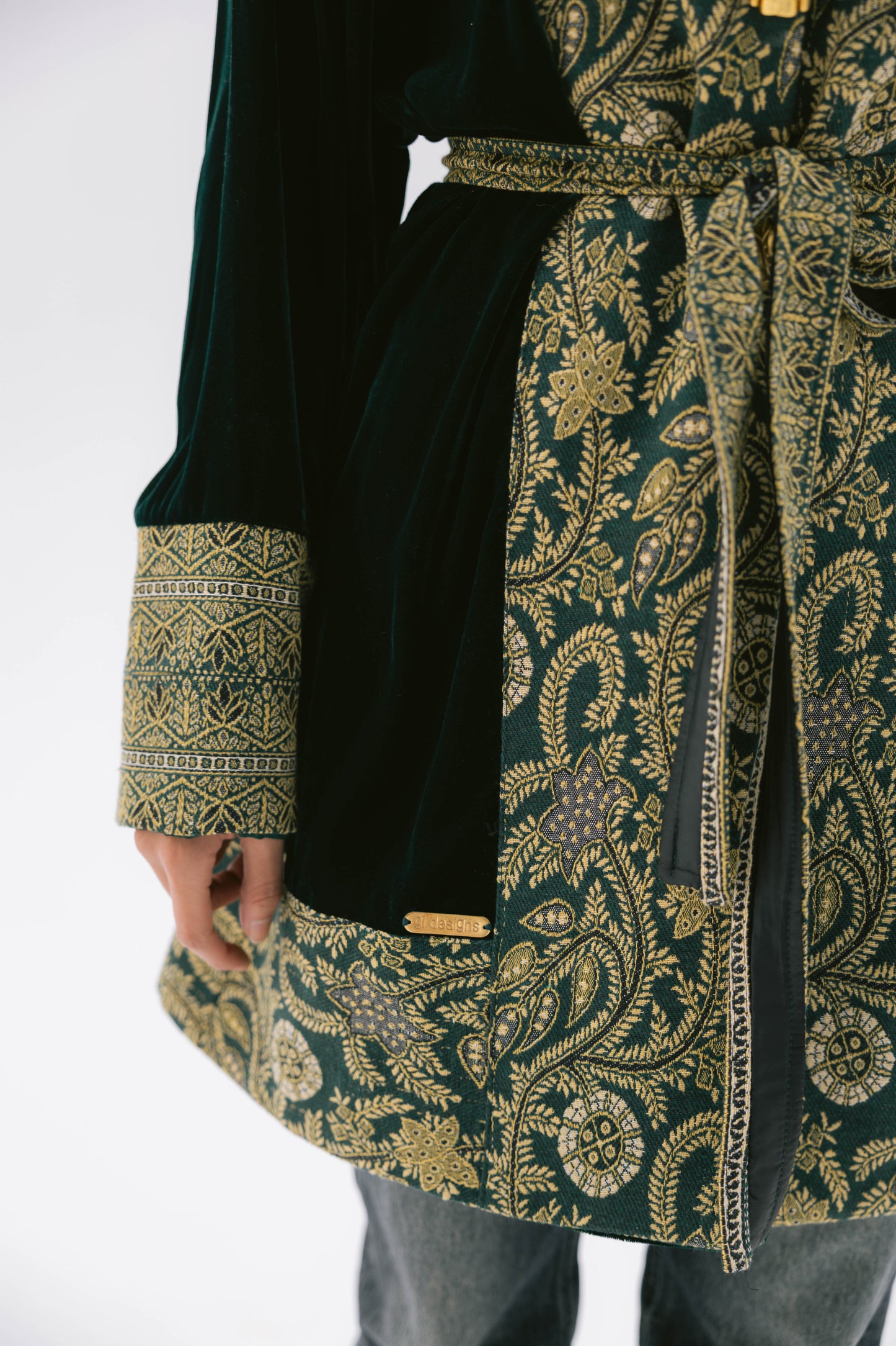 الاطلال jacket